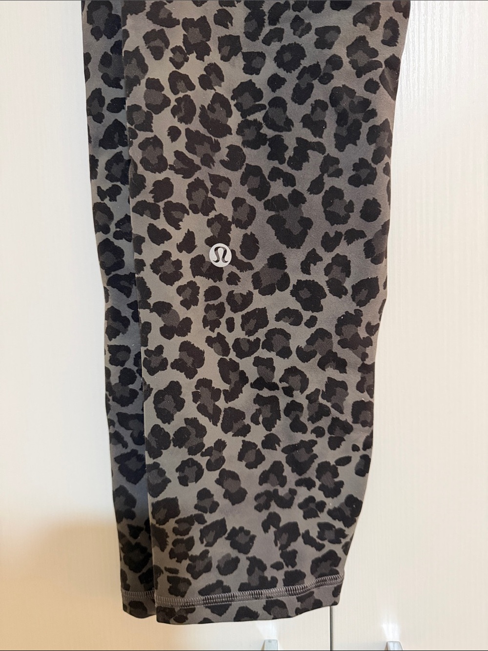Lululemon Leopard Print High Rise Leggings Size 10 Gray Black - Picture 4 of 6